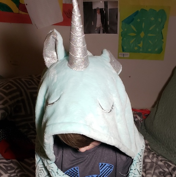 Justice unicorn wrap blanket with hood - Picture 2 of 8